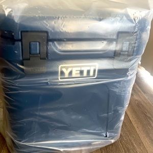 Yeti Roadie 24 hard cooler brand new